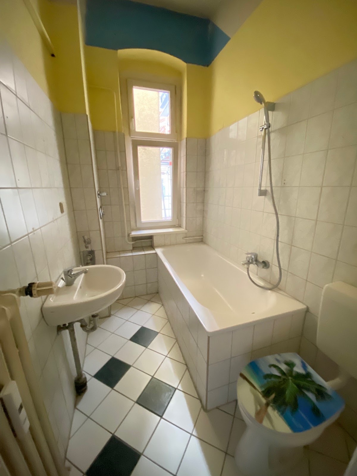 تصویر Renovierungsbedürftige Altbauwohnung in Alt-Hohenschönhausen neu zu vermieten