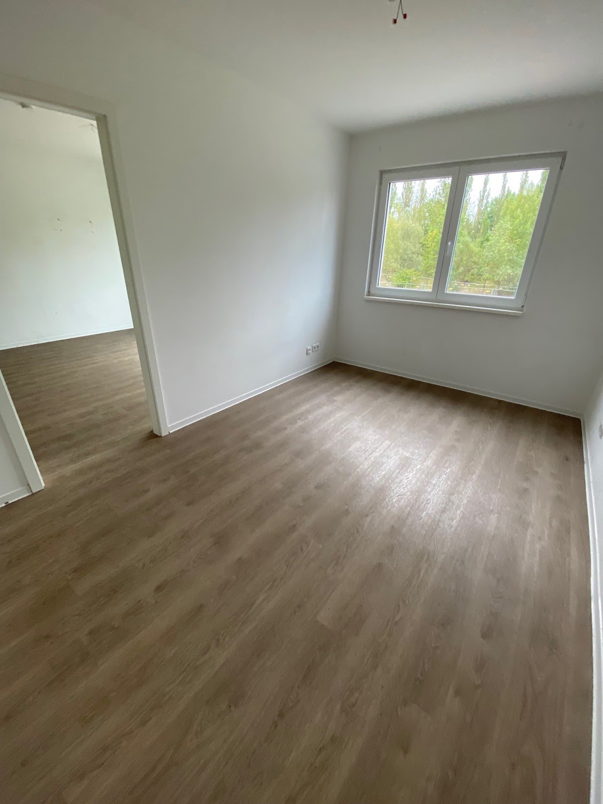 تصویر Neubauwohnung in Falkenberg zu vermieten – WBS "MIT BESONDEREM WOHNBEDARF" erforderlich !