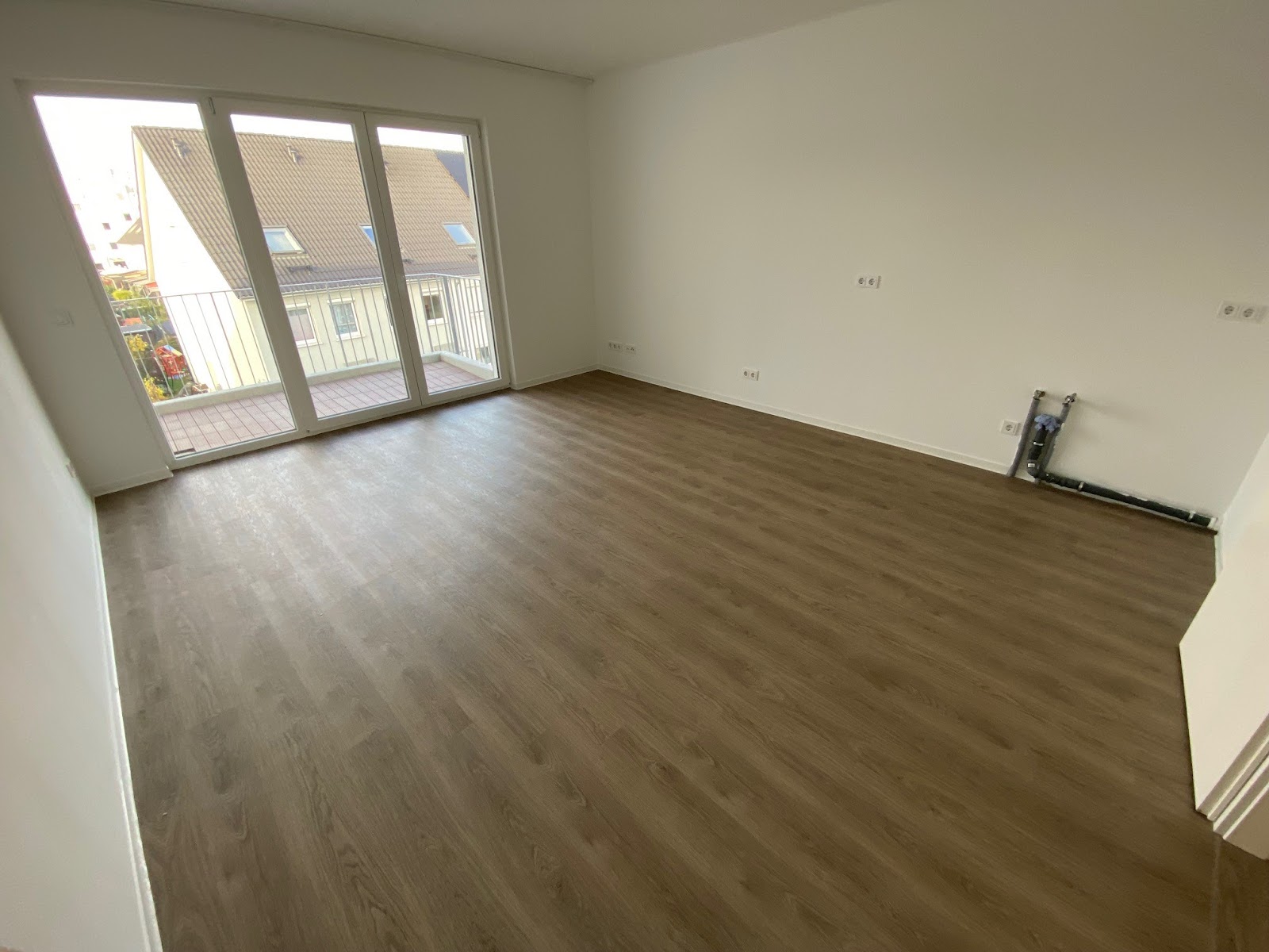 Wohnzimmer mit Balkonzugang