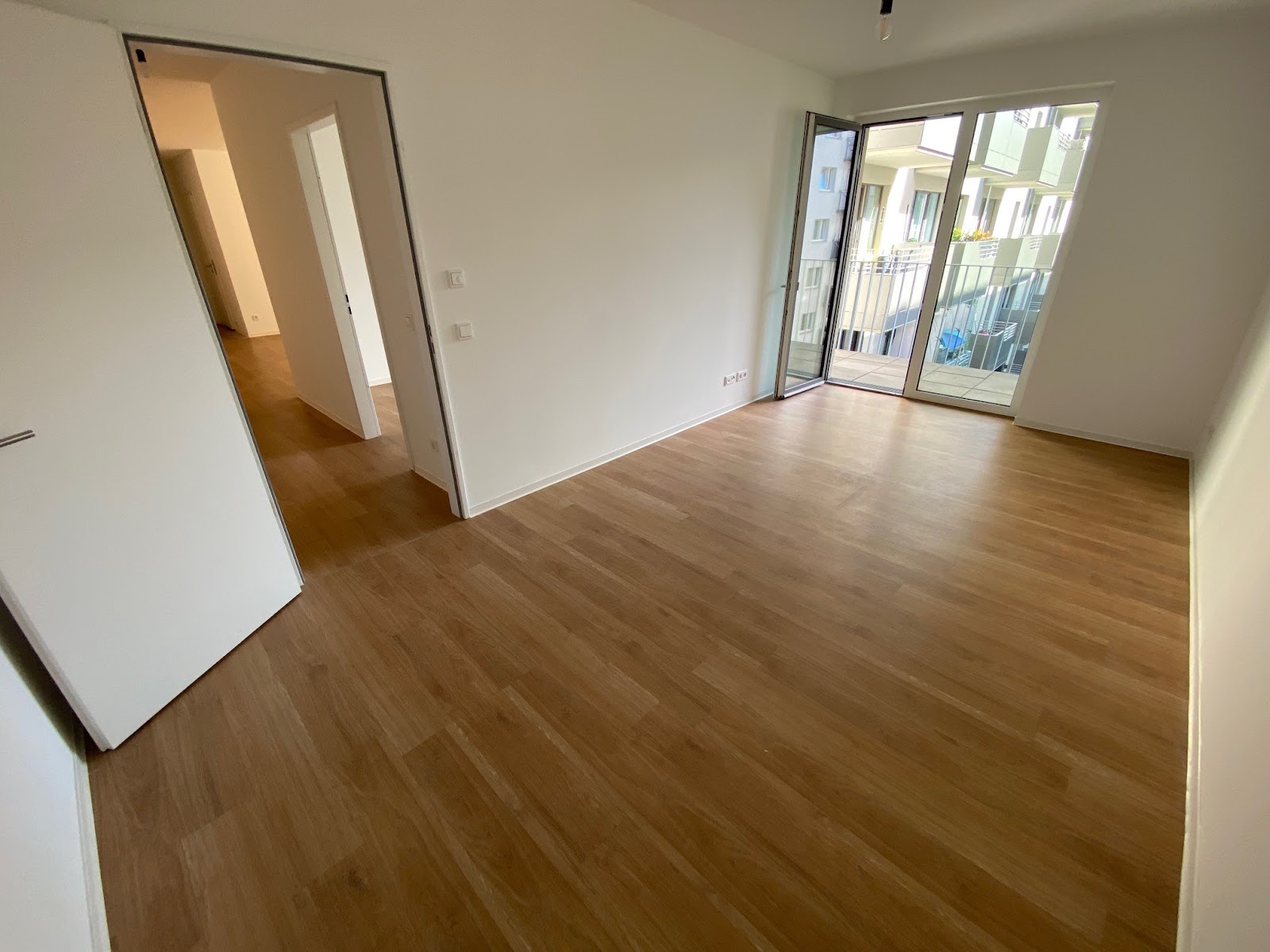 Raum 3 mit Balkonzugang