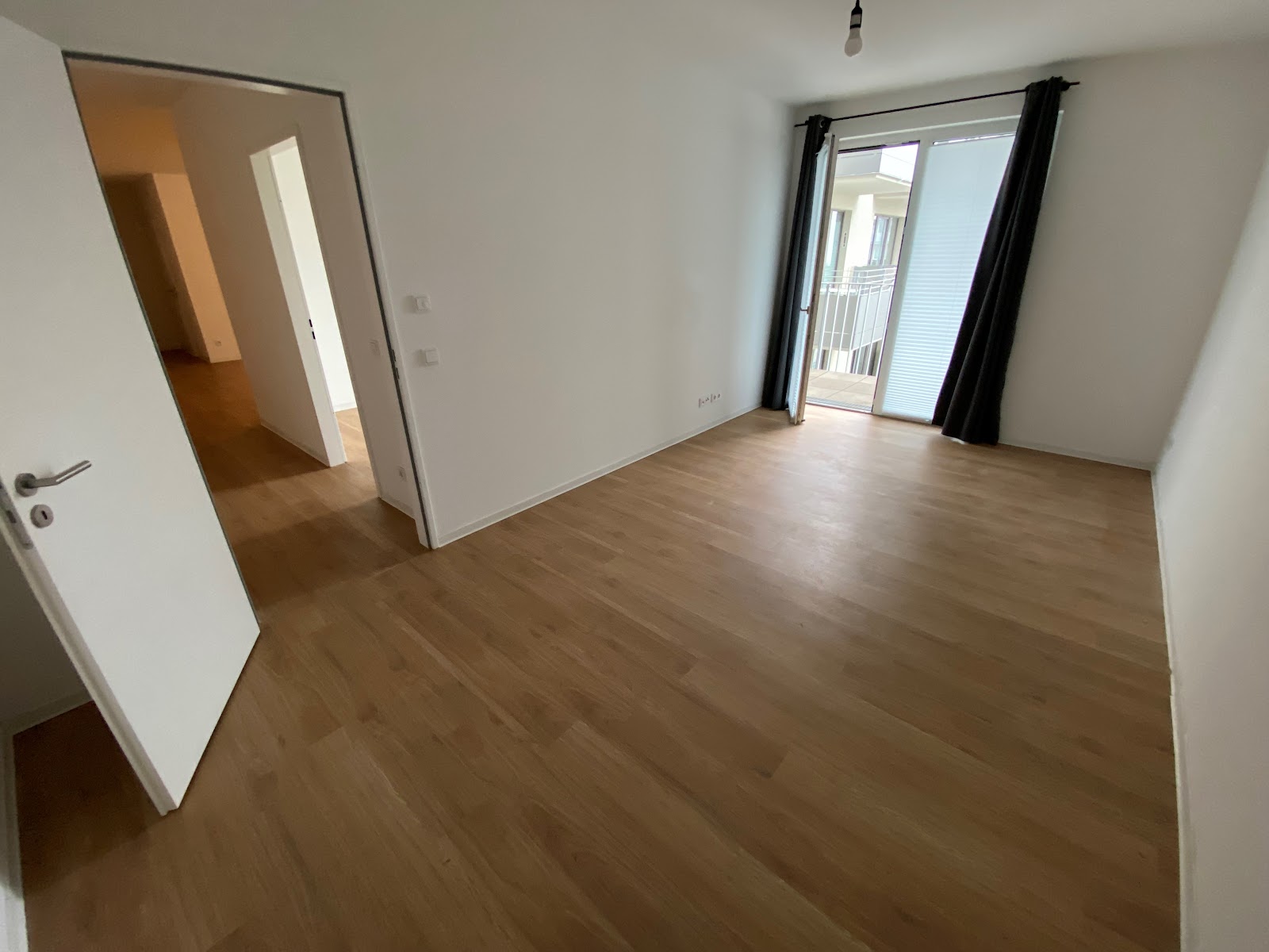 Raum 3 mit Balkonzugang