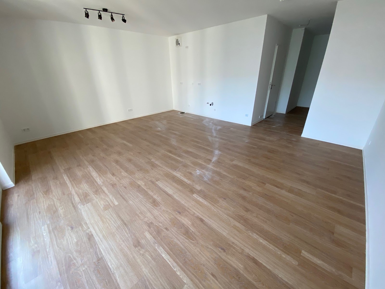 Wohnbereich mit offenem Küchenbereich