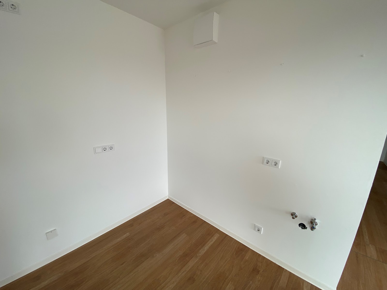 تصویر Neubauwohnung mit Balkon im Zweitbezug in Lichtenberg (nahe IKEA) ab sofort neu zu vermieten