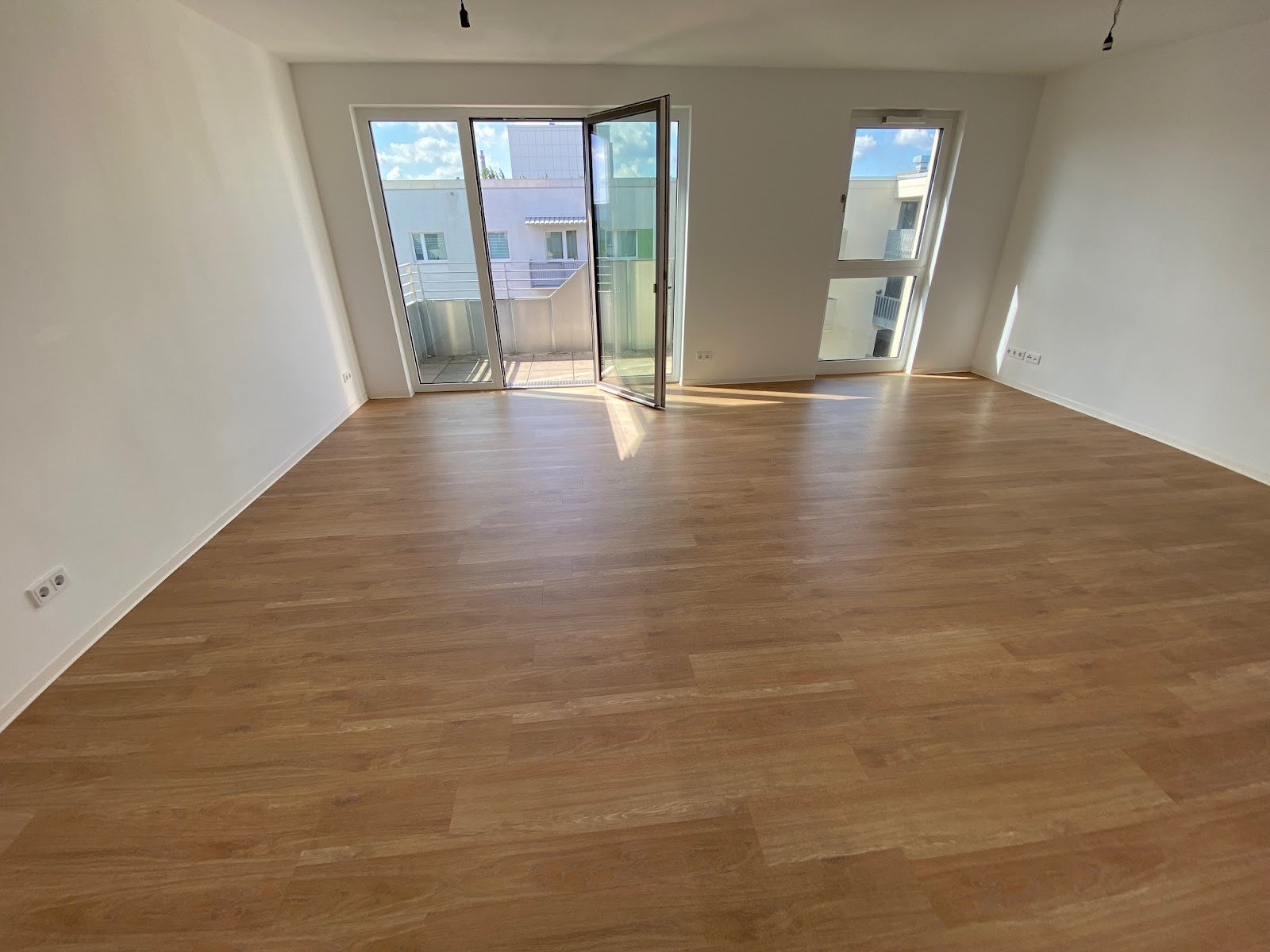 Wohnzimmer mit Balkonzugang
