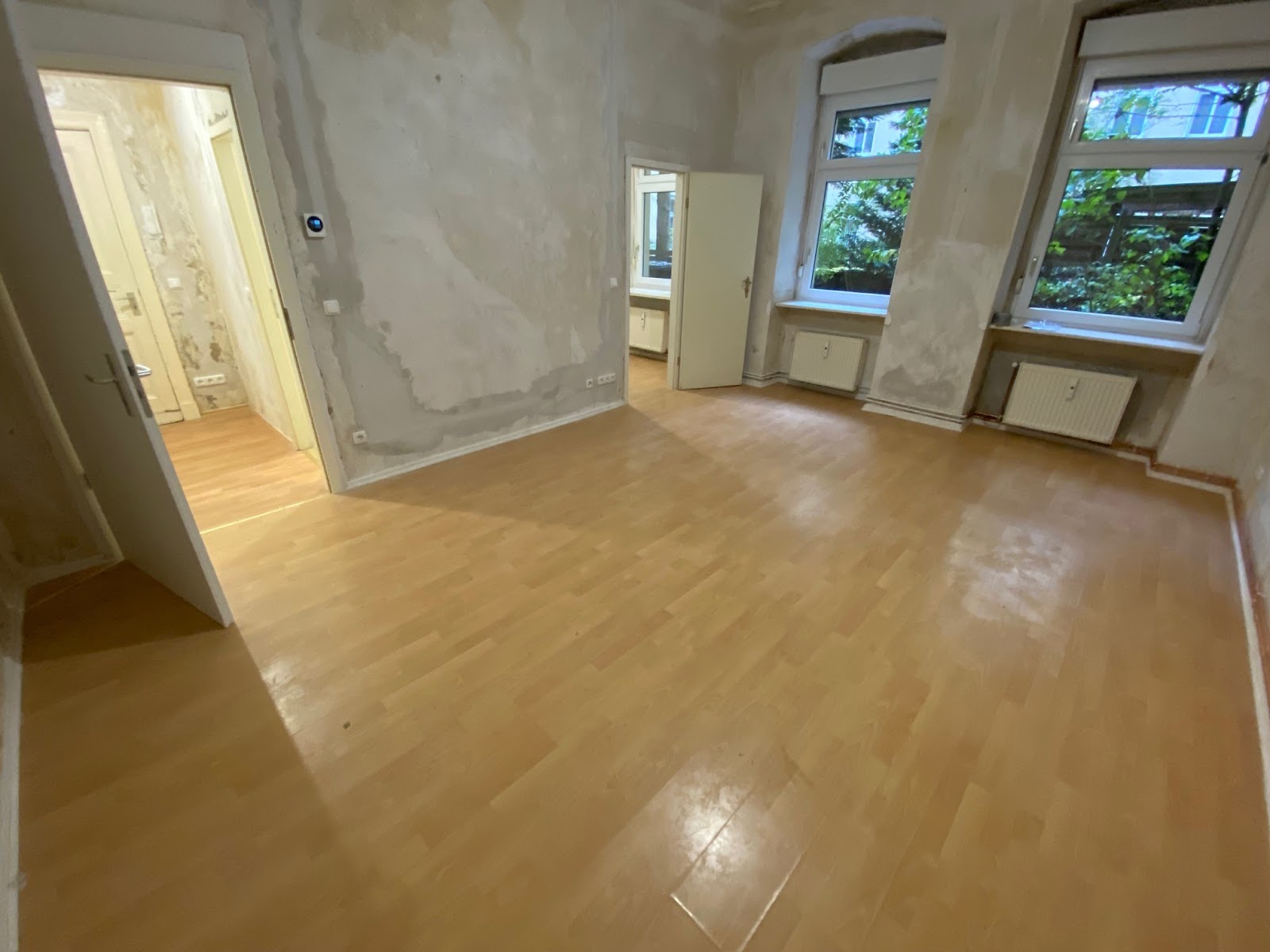 تصویر Altbau Singleappartement im Erdgeschoss eines Seitenflügels ab sofort neu zu vermieten