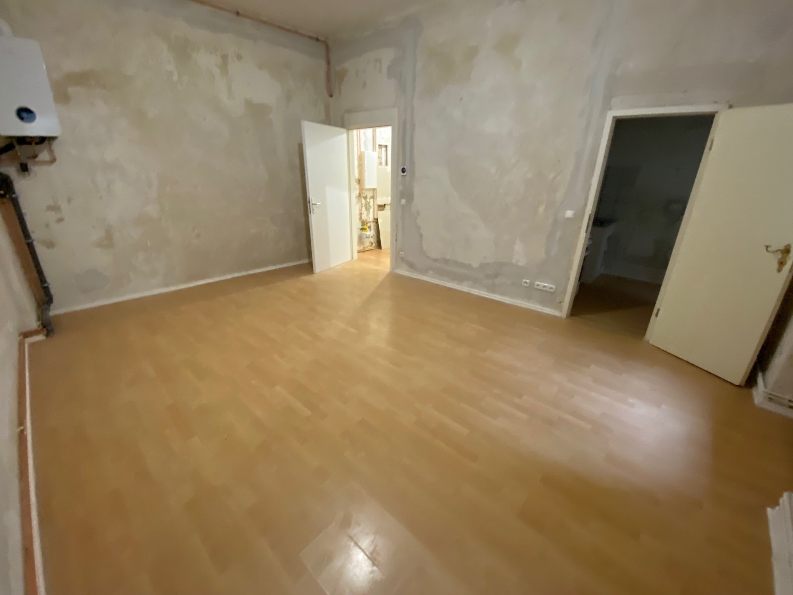 تصویر Altbau Singleappartement im Erdgeschoss eines Seitenflügels ab sofort neu zu vermieten