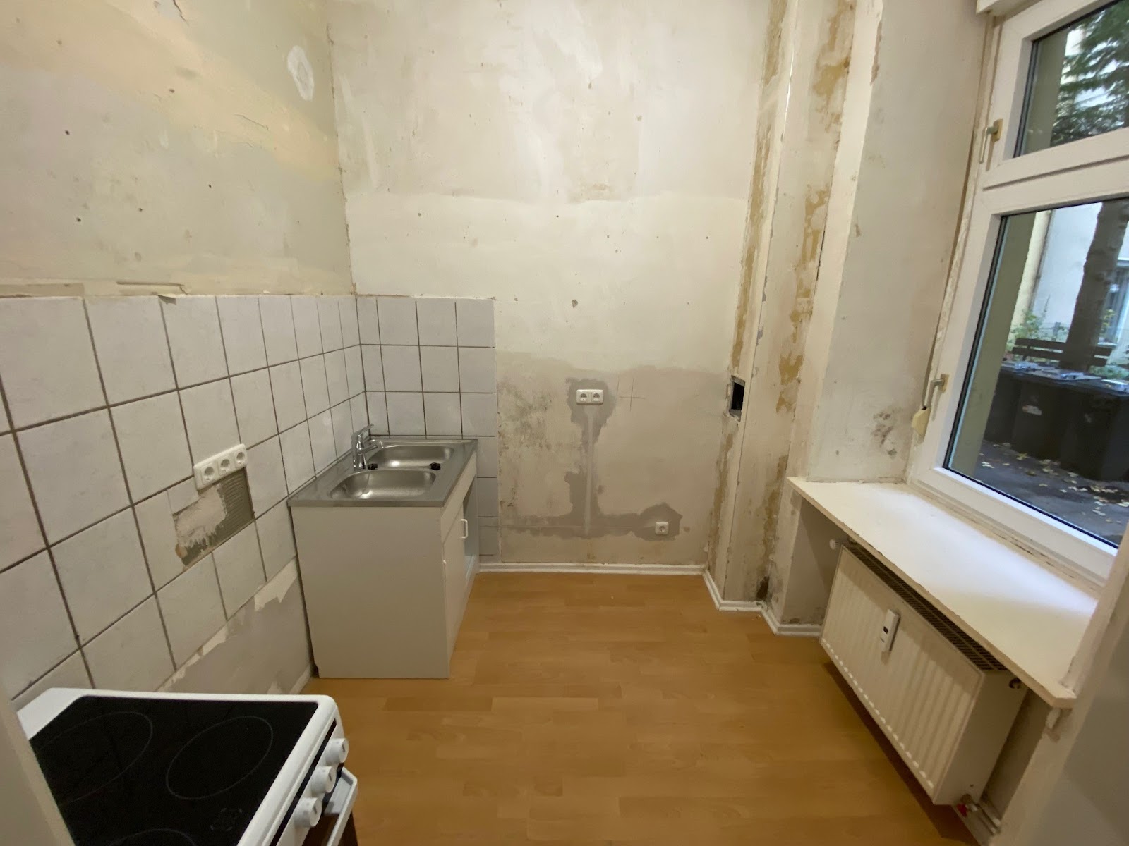 تصویر Altbau Singleappartement im Erdgeschoss eines Seitenflügels ab sofort neu zu vermieten