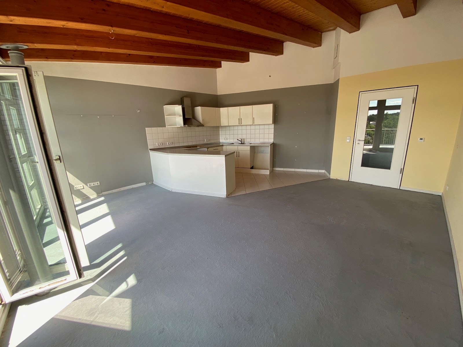 تصویر Dachgeschosswohnung mit Balkonterrasse in Alt-Hohenschönhausen neu zu vermieten