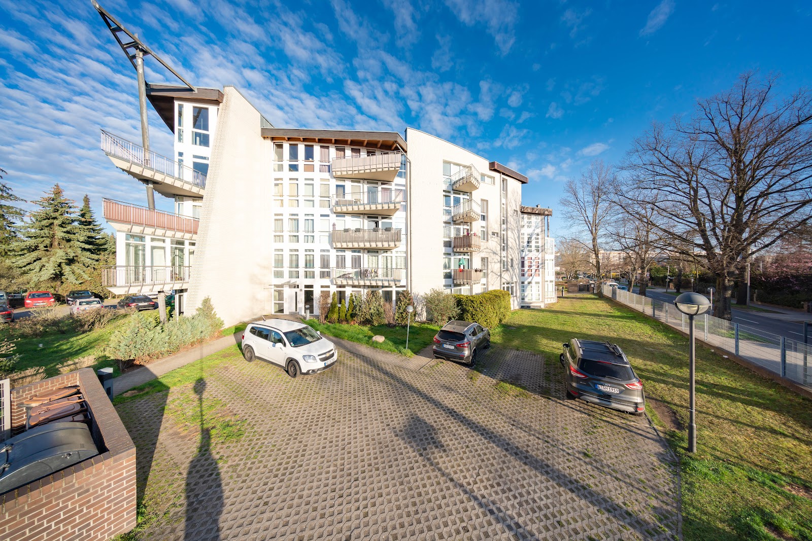 تصویر Dachgeschosswohnung mit Balkonterrasse in Alt-Hohenschönhausen neu zu vermieten