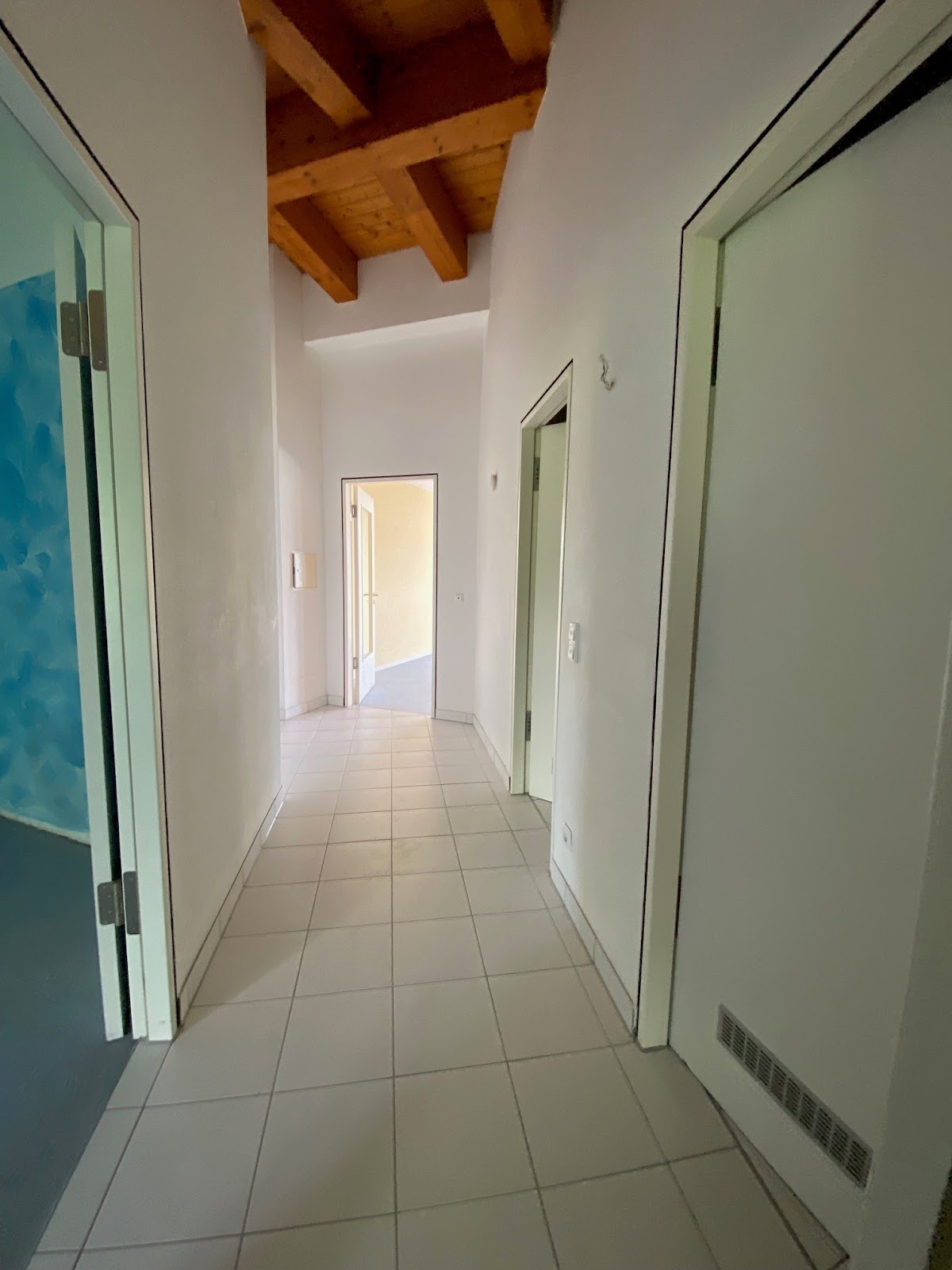 تصویر Dachgeschosswohnung mit Balkonterrasse in Alt-Hohenschönhausen neu zu vermieten