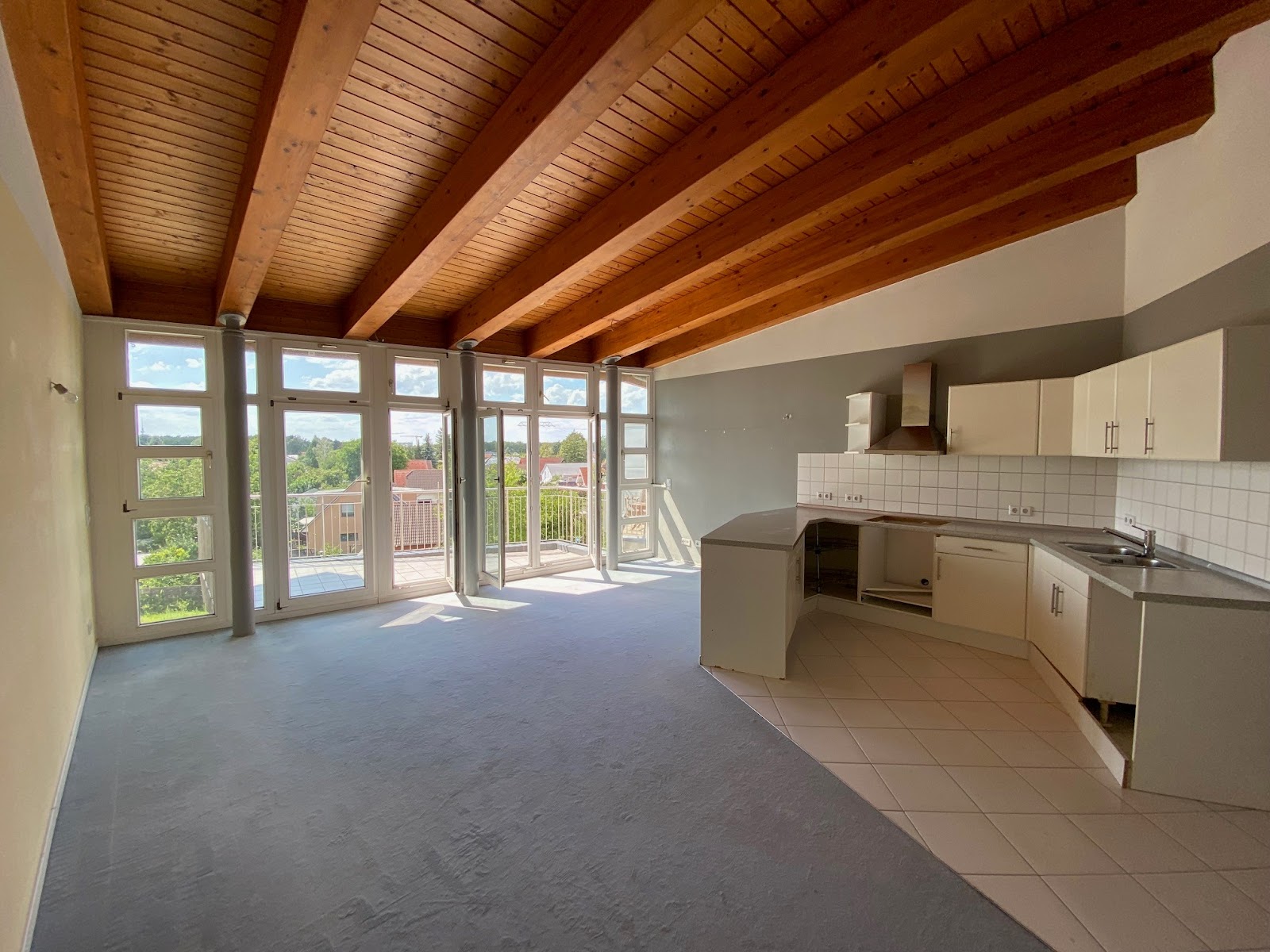تصویر Dachgeschosswohnung mit Balkonterrasse in Alt-Hohenschönhausen neu zu vermieten