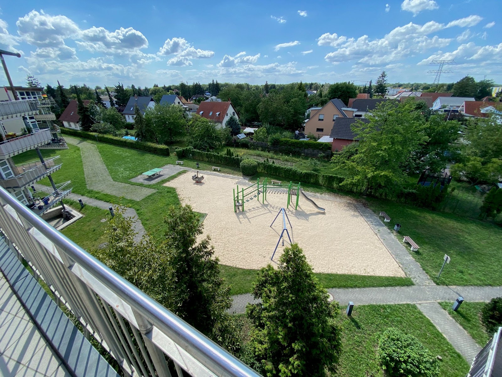 تصویر Dachgeschosswohnung mit Balkonterrasse in Alt-Hohenschönhausen neu zu vermieten