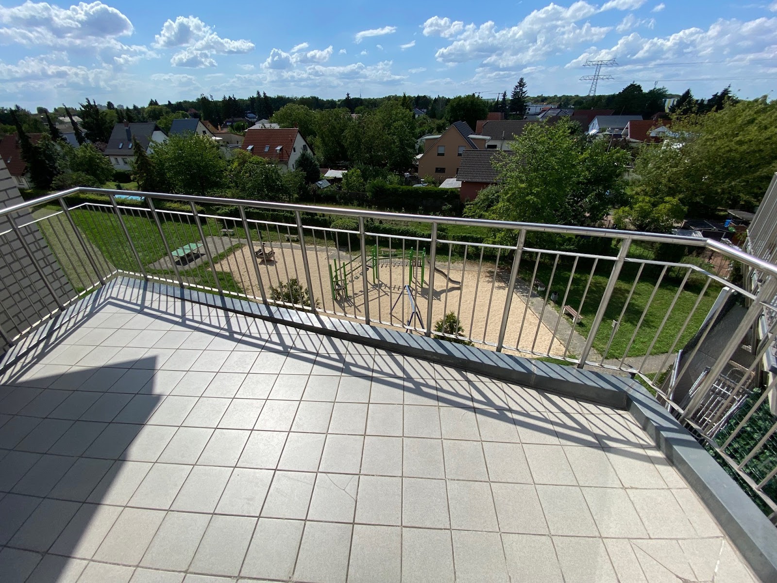 تصویر Dachgeschosswohnung mit Balkonterrasse in Alt-Hohenschönhausen neu zu vermieten