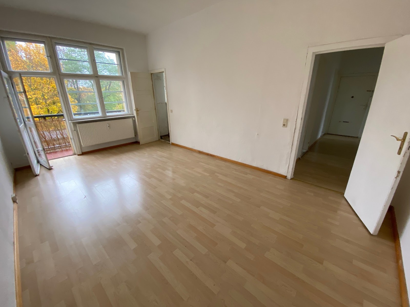 تصویر Große Altbauwohnung in Prenzlauer Berg am S-Bhf. Greifswalder Straße neu zu vermieten
