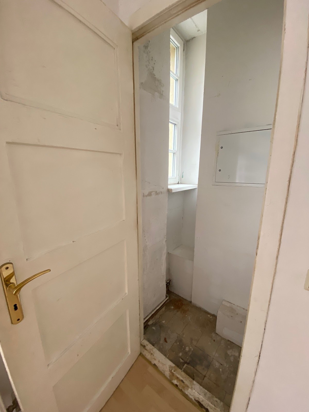 تصویر Große Altbauwohnung in Prenzlauer Berg am S-Bhf. Greifswalder Straße neu zu vermieten