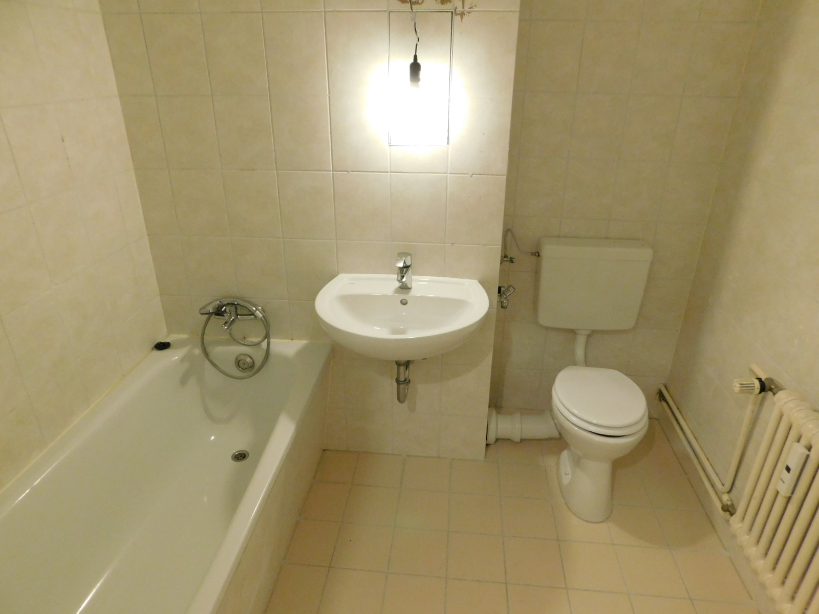 Bad mit Wanne