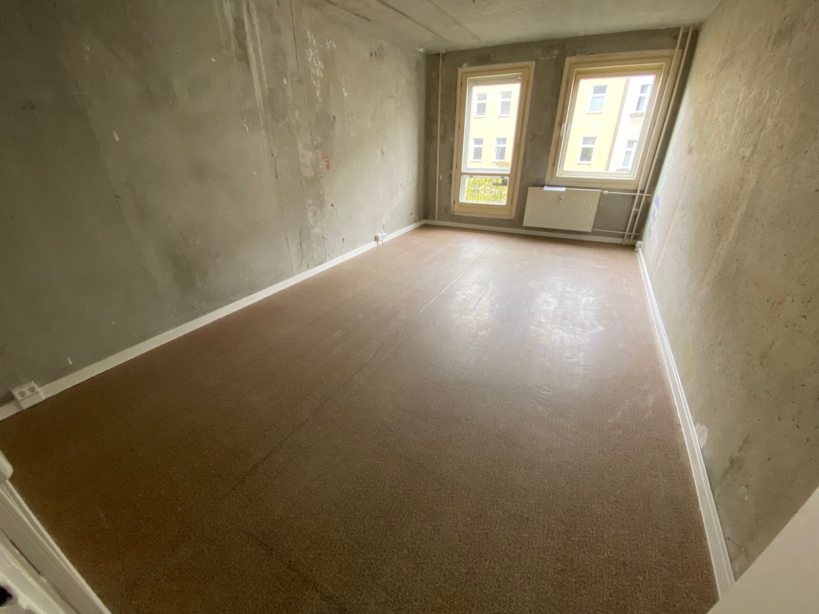 تصویر Renovierungsbedürftige Wohnung in Prenzlauer Berg nahe dem "Velodrom" neu zu vermieten