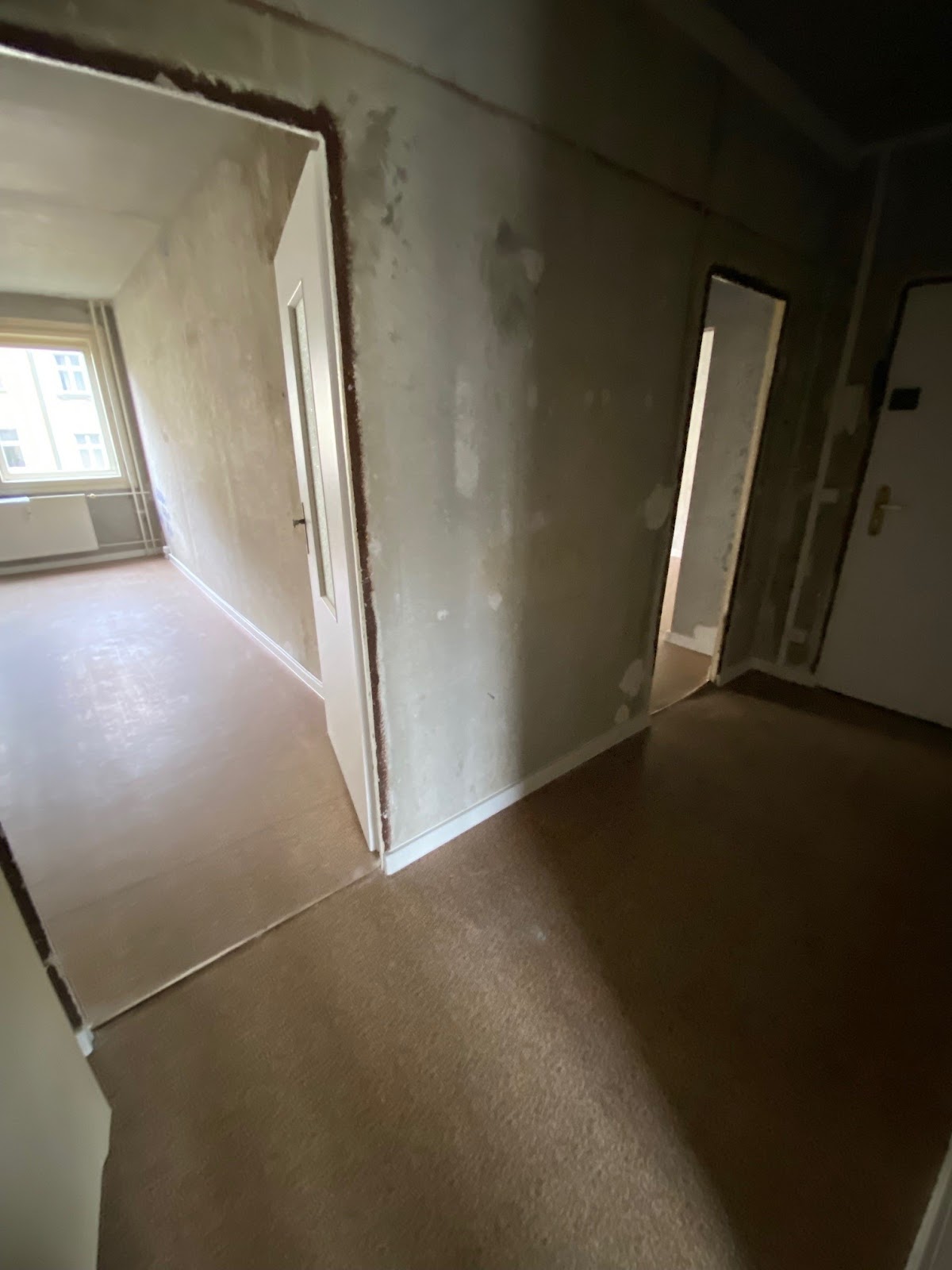 تصویر Renovierungsbedürftige Wohnung in Prenzlauer Berg nahe dem "Velodrom" neu zu vermieten