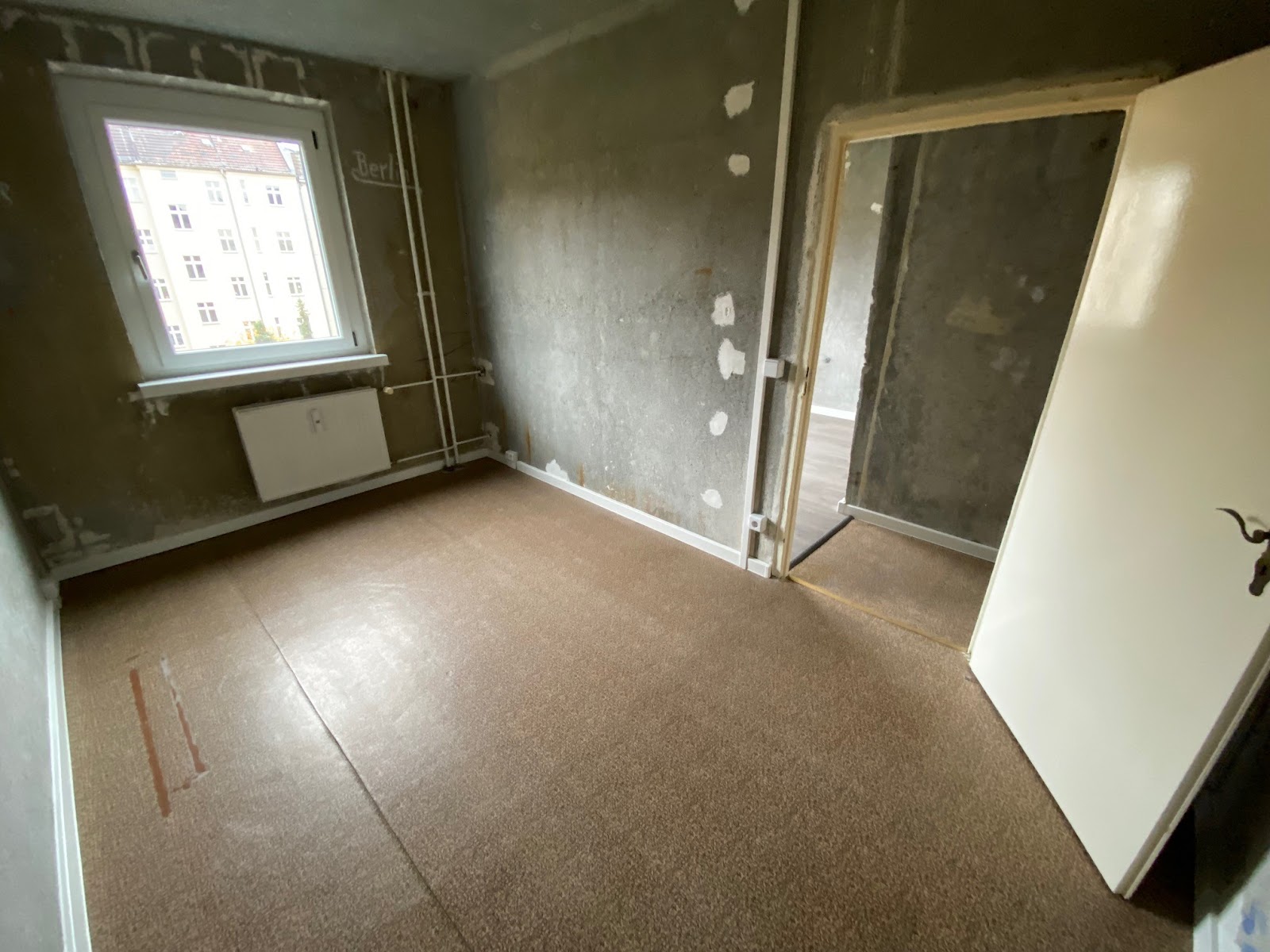 تصویر Renovierungsbedürftige Wohnung in Prenzlauer Berg nahe dem "Velodrom" neu zu vermieten