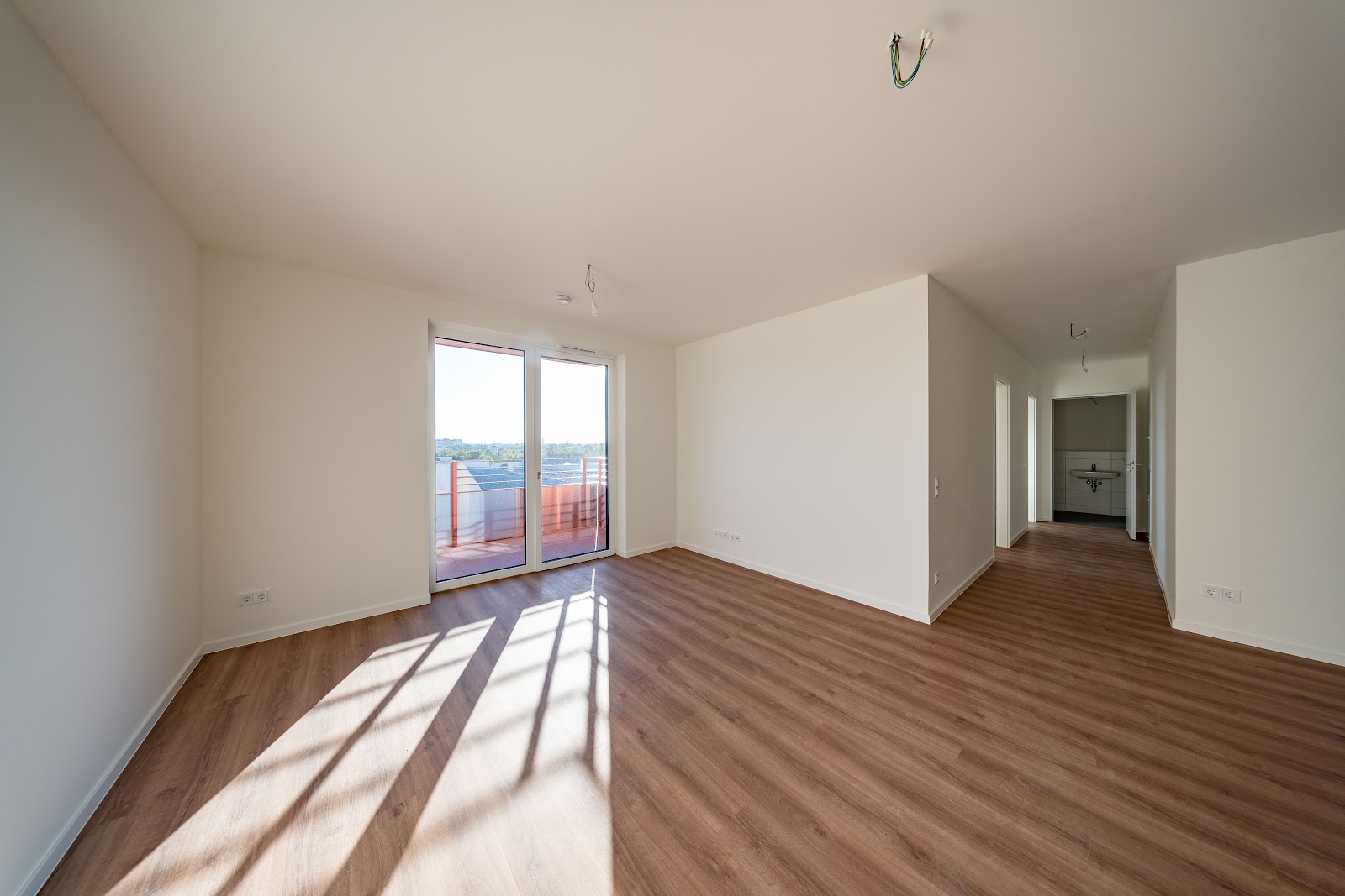 تصویر Helle Wohnung mit Weitblick, Fußbodenheizung und Balkon im Erstbezug / WG-geeignet