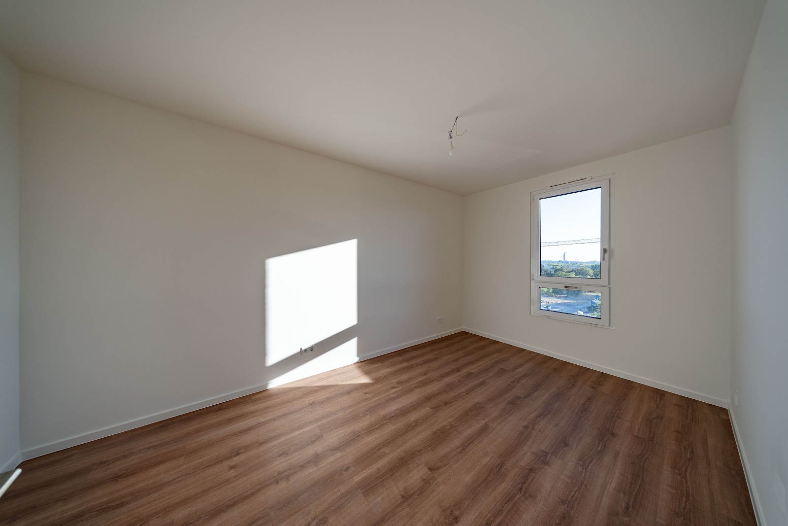 تصویر Helle Wohnung mit Weitblick, Fußbodenheizung und Balkon im Erstbezug / WG-geeignet