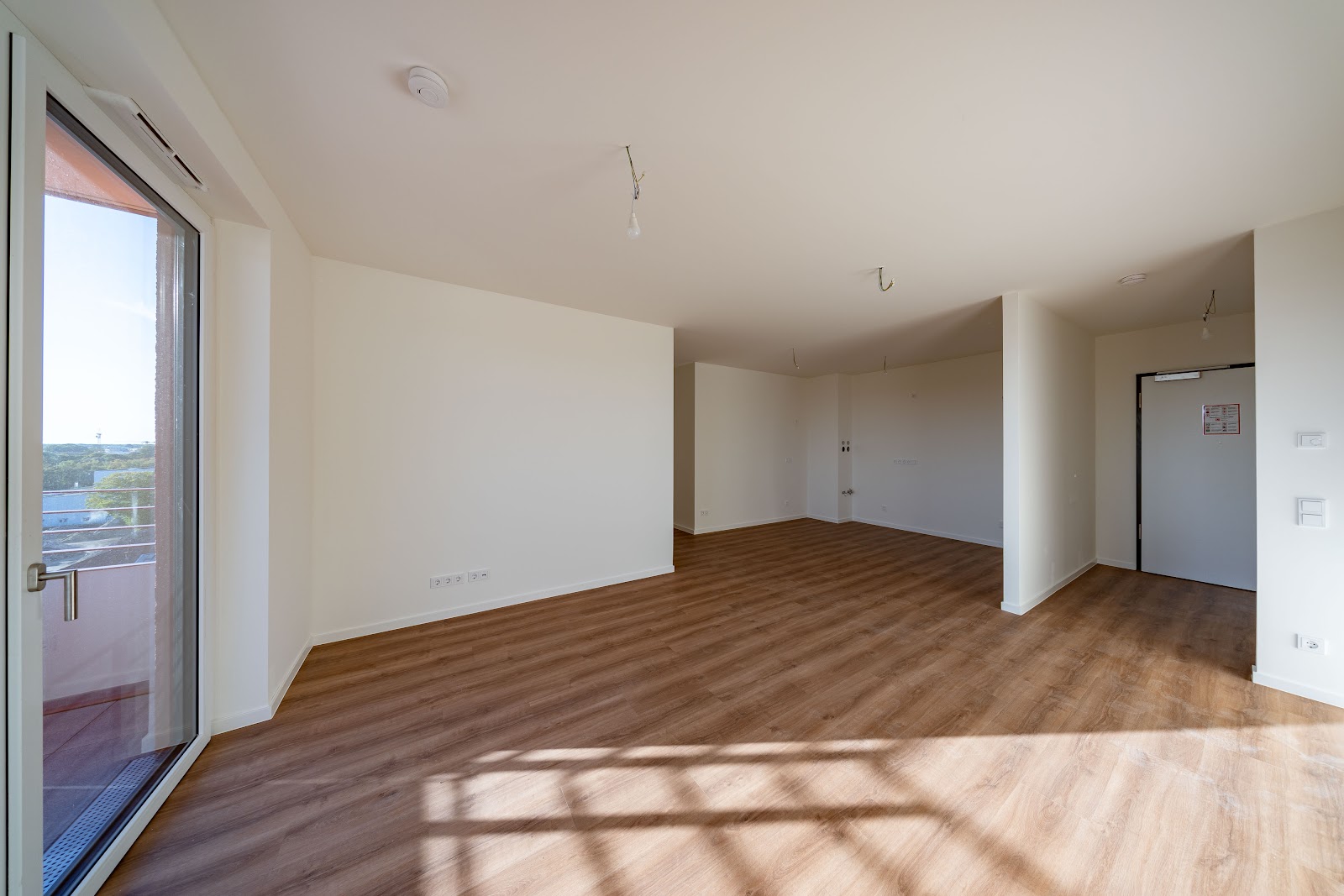 تصویر Helle Wohnung mit Weitblick, Fußbodenheizung und Balkon im Erstbezug / WG-geeignet