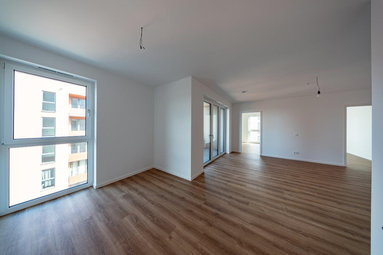 Blick offen Küche zur Loggia