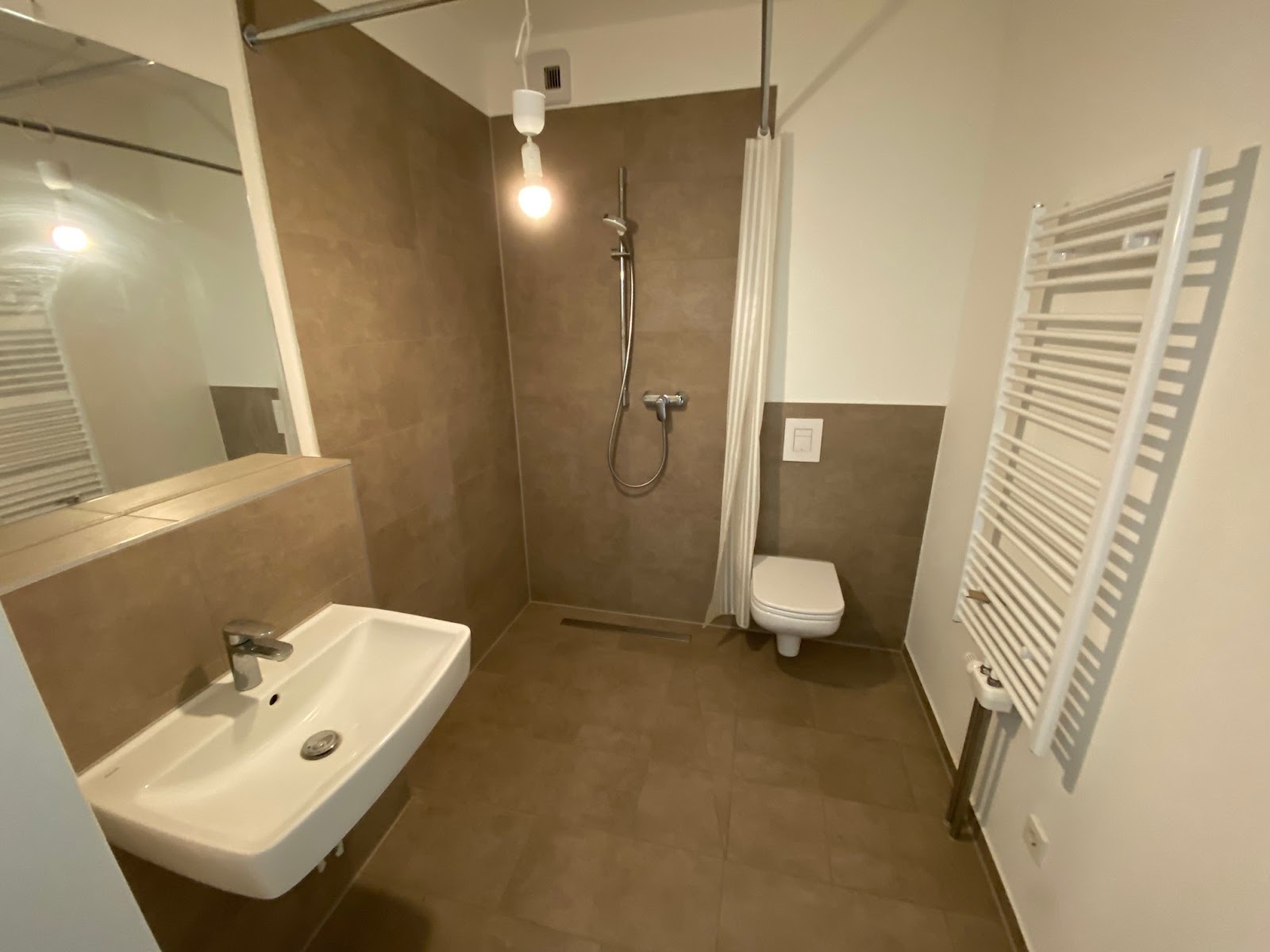 تصویر Günstige Neubauwohnung am S-Bhf. Springpfuhl im Zweitbezug neu zu vermieten – WBS erforderlich !