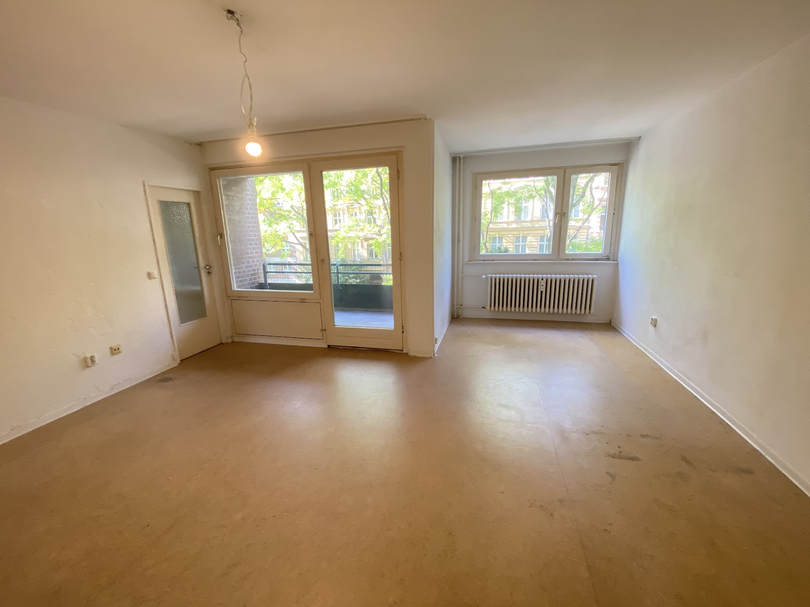 تصویر 3-Zimmer mit Balkon in verkehrsberuhigter Straße